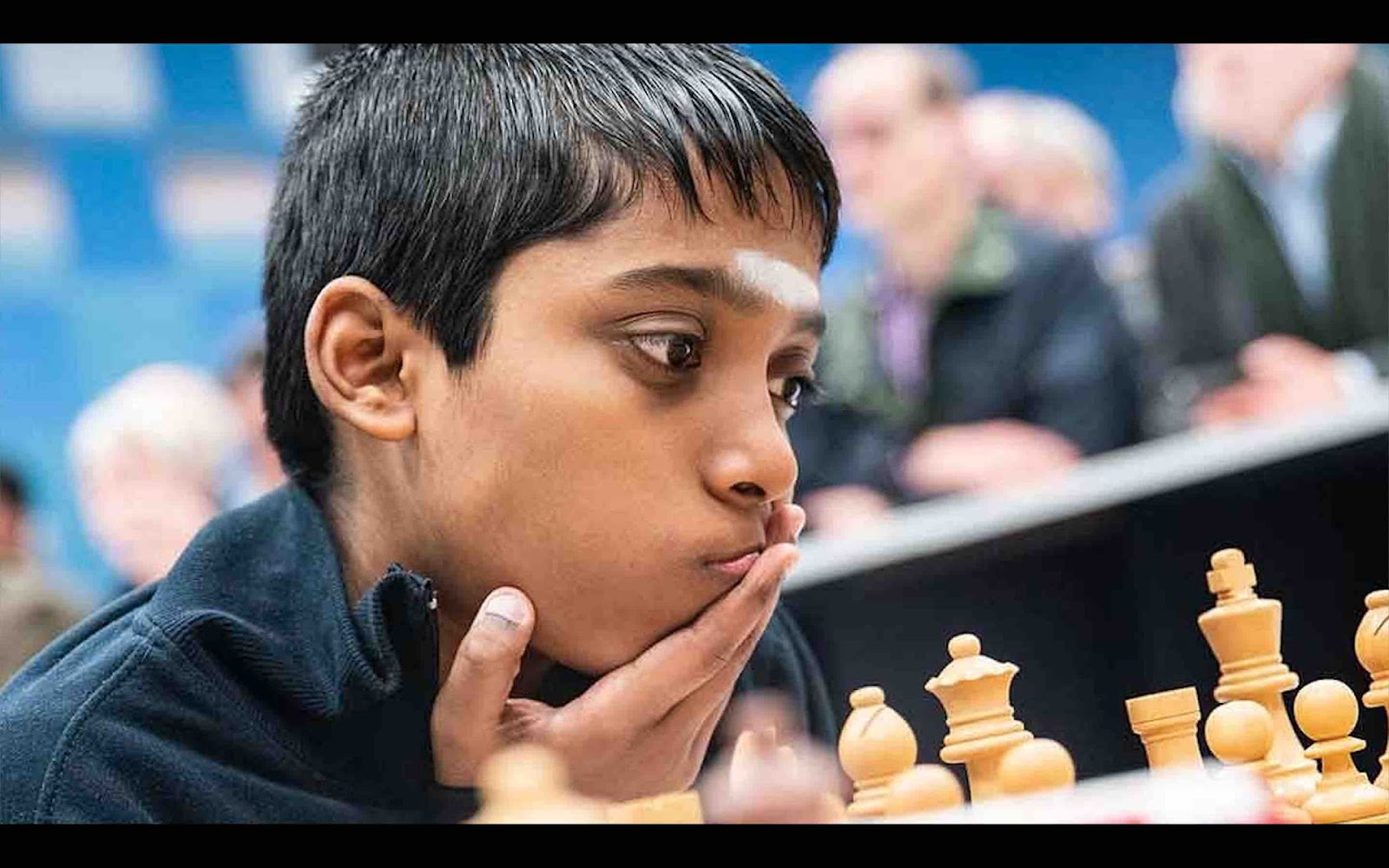 Viswanathan Anand encourages world's second youngest chess Grandmaster R  Praggnanandhaa- The New Indian Express