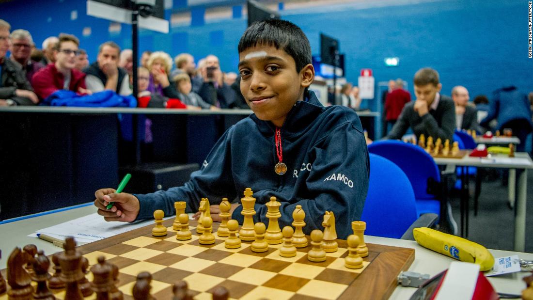 Viswanathan Anand encourages world's second youngest chess Grandmaster R  Praggnanandhaa- The New Indian Express