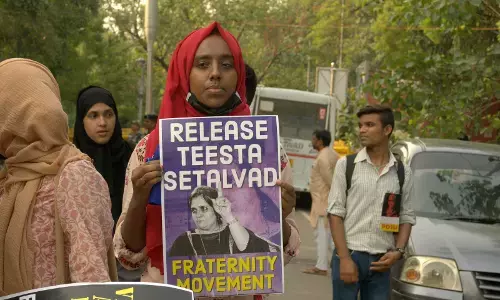 Thousands Protest Against Supreme Court Order, Setalvad and Sreekumar Arrests