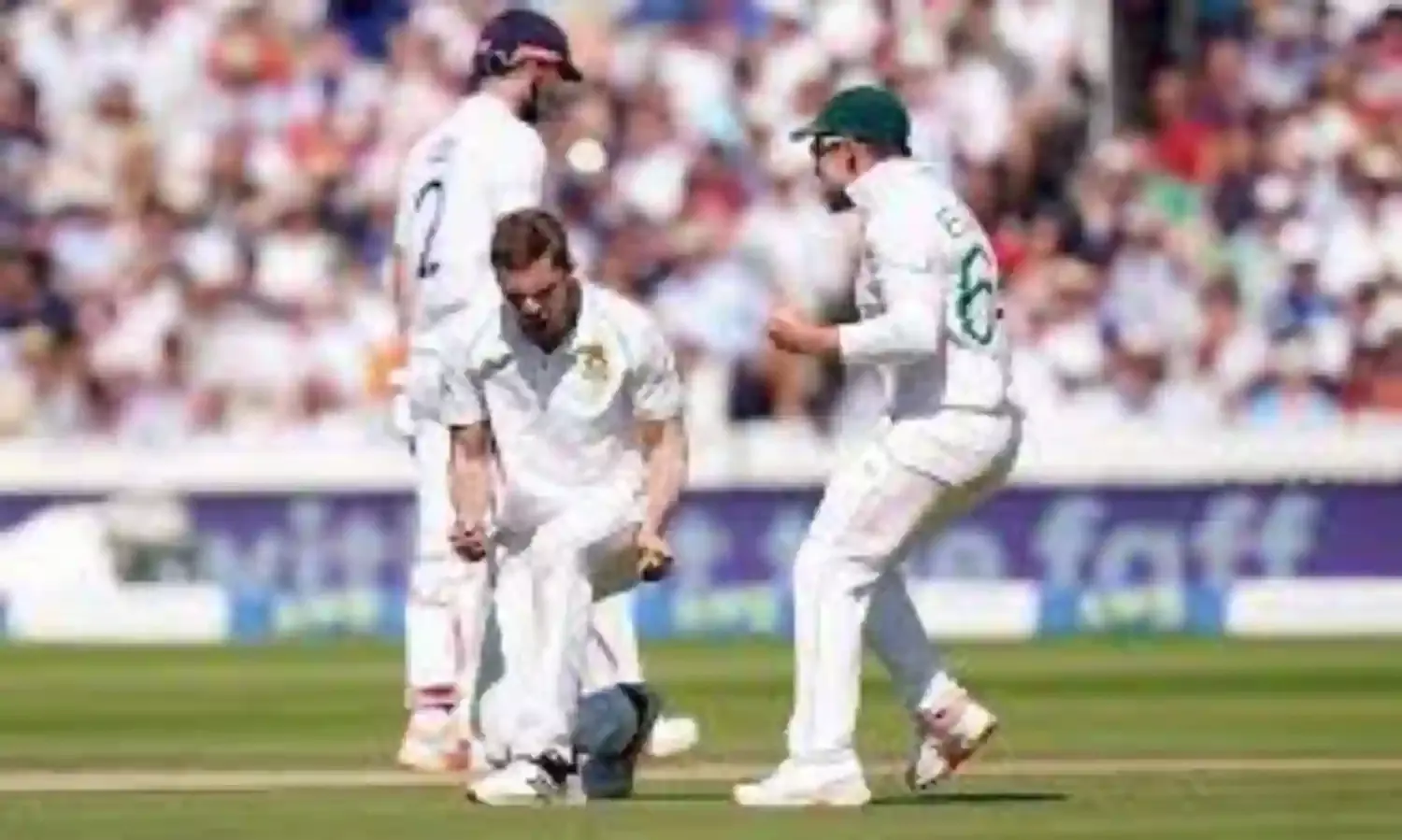 England-South Africa Keep Test Balance on Edge