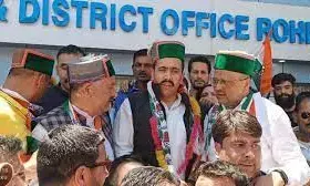 Shades of Grey Dot Political Matrix in Himachal Pradesh