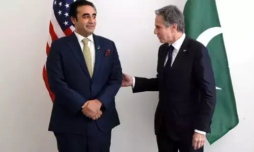 US Mends Fences with Pakistan