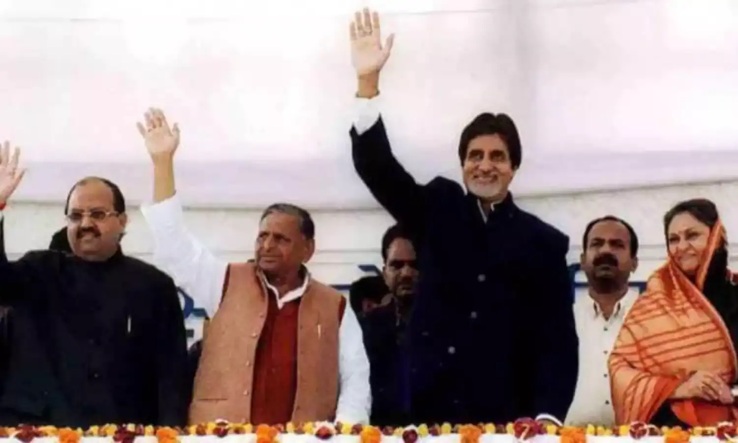 Why Is Old Buddy Amitabh Bacchan So Silent on Mulayam Singhs Demise? Why Is Old Buddy Amitabh Bacchan So Silent on Mulayam Singhs Demise?