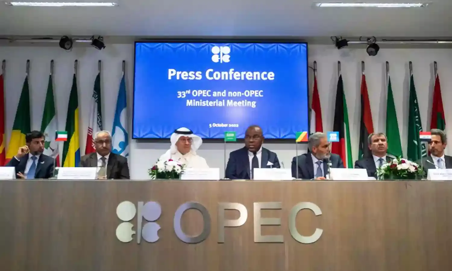 OPEC Defies the US, Cuts Oil Production To Favour Russia