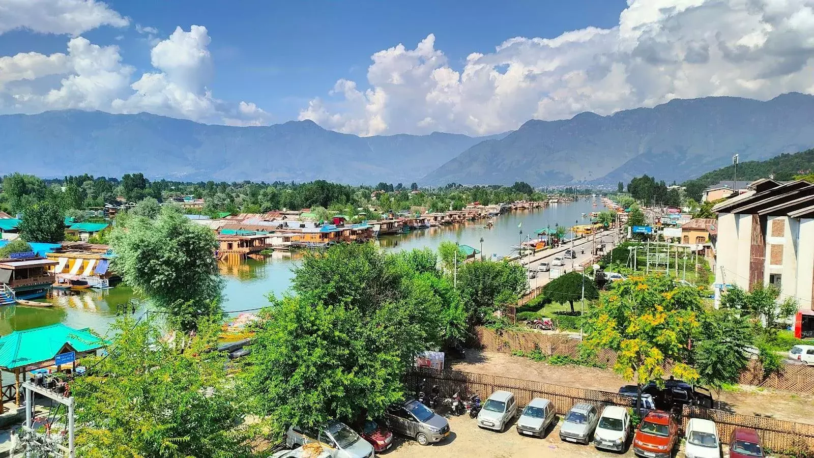 Ban on Building, Repairing Houseboats Threatens their Survival in Kashmir Ban on Building, Repairing Houseboats Threatens their Survival in Kashmir