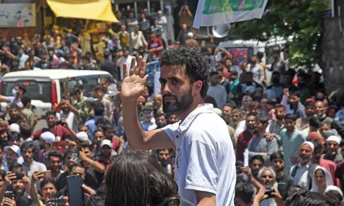 Kashmir - A Sonrise In Srinagar