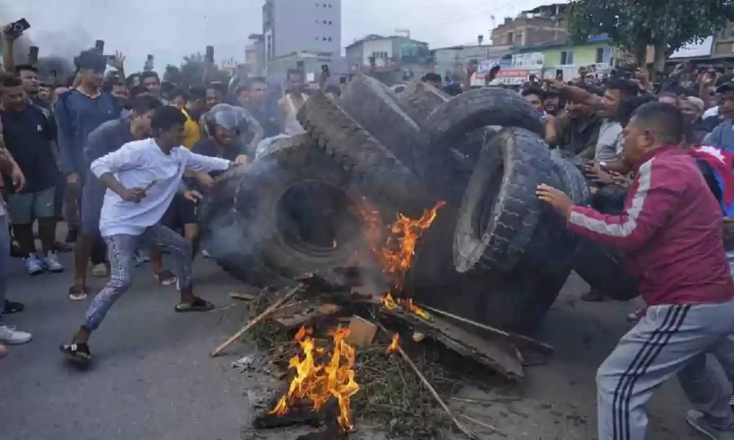 Messengers Under Fire In South Asia Messengers Under Fire In South Asia