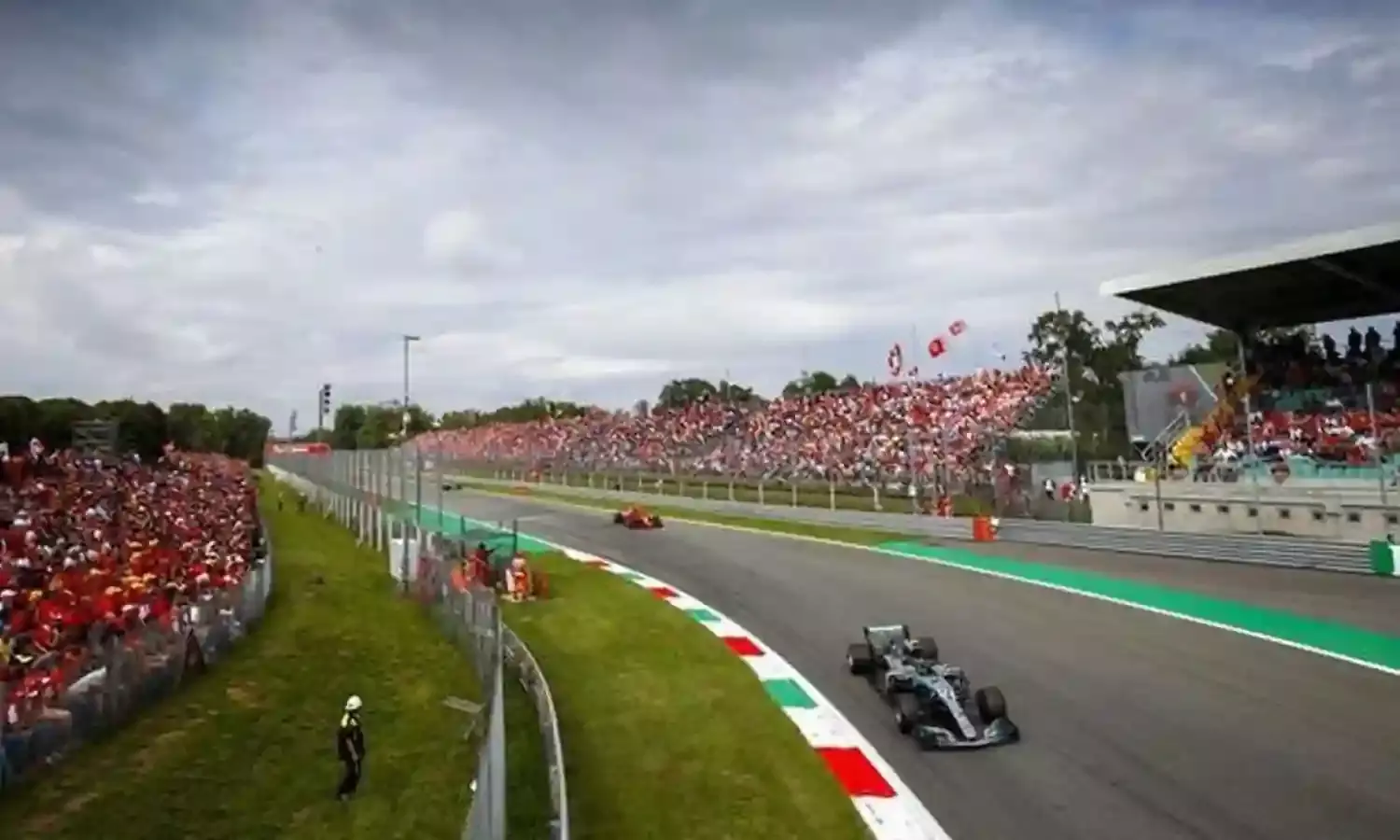 F1s Vegas, African Adventures in Battle of Racetracks