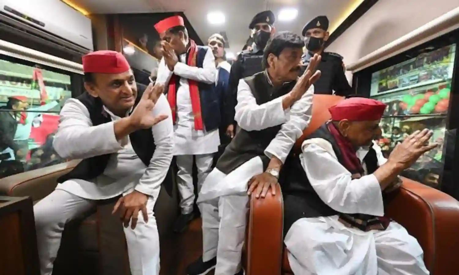 Lucknow Gup: SP Sheds Old Image Under Akhilesh Yadav Lucknow Gup: SP Sheds Old Image Under Akhilesh Yadav