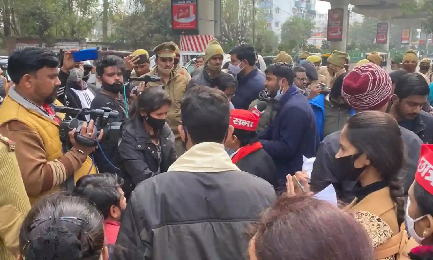 Armed Police Stop Solidarity Protest at Lucknow University