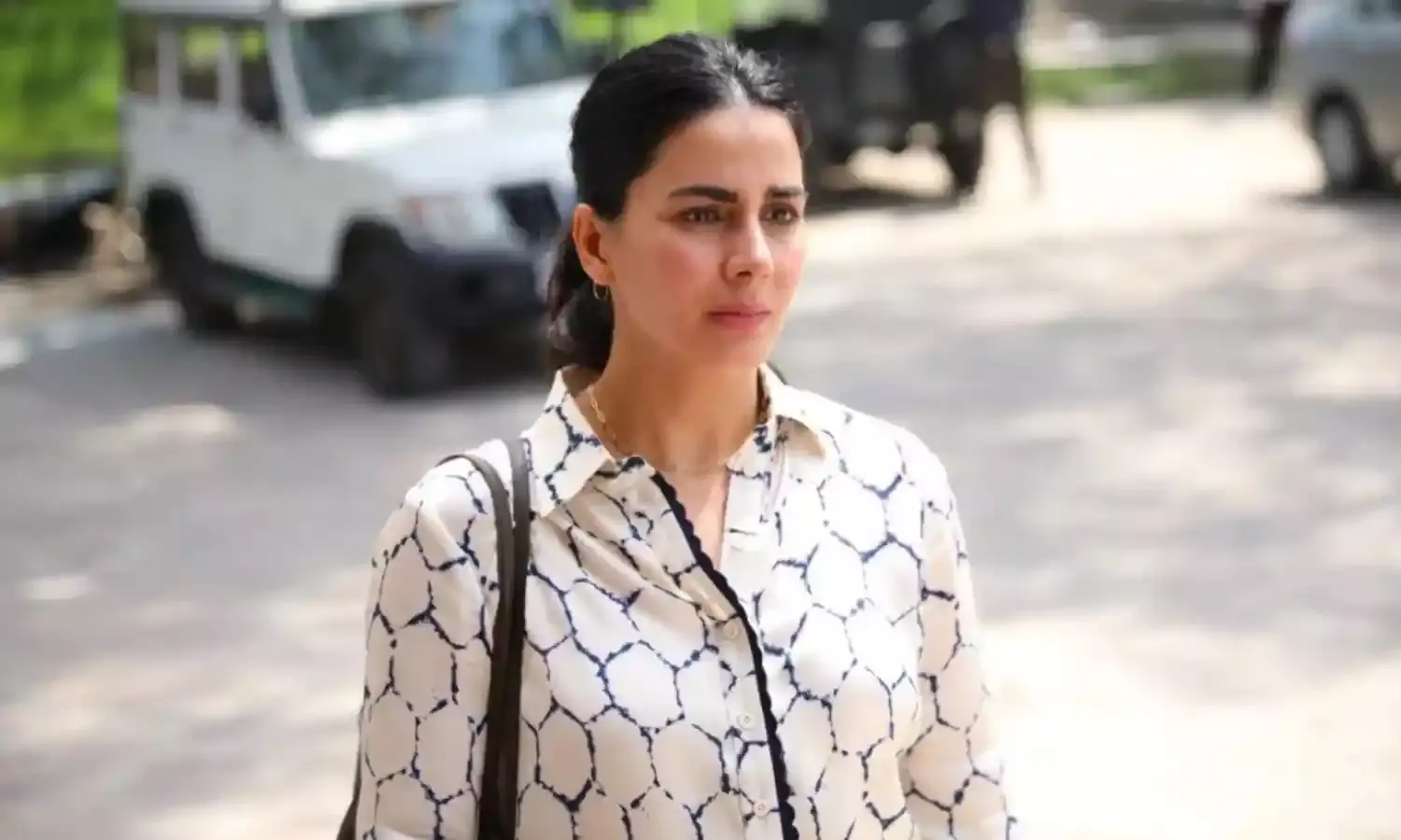 HUMAN - Too Much Going On HUMAN - Too Much Going On