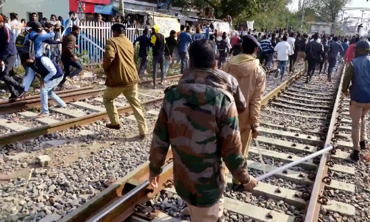 Lucknow Gup: These Are Street Fighting Times