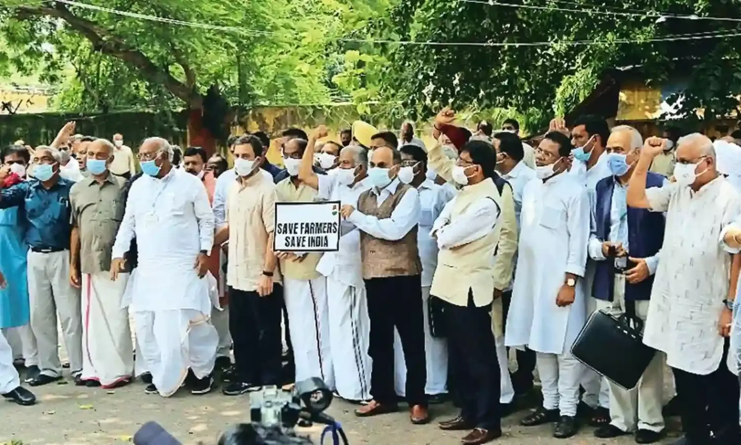 Farmers Compel Opposition to Bring Farm Issues to Political Centrestage Farmers Compel Opposition to Bring Farm Issues to Political Centrestage