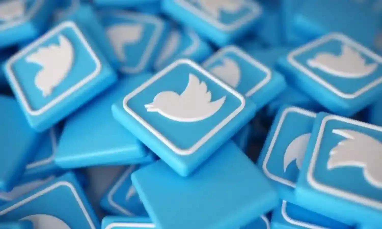 The Twitter Space and the Media