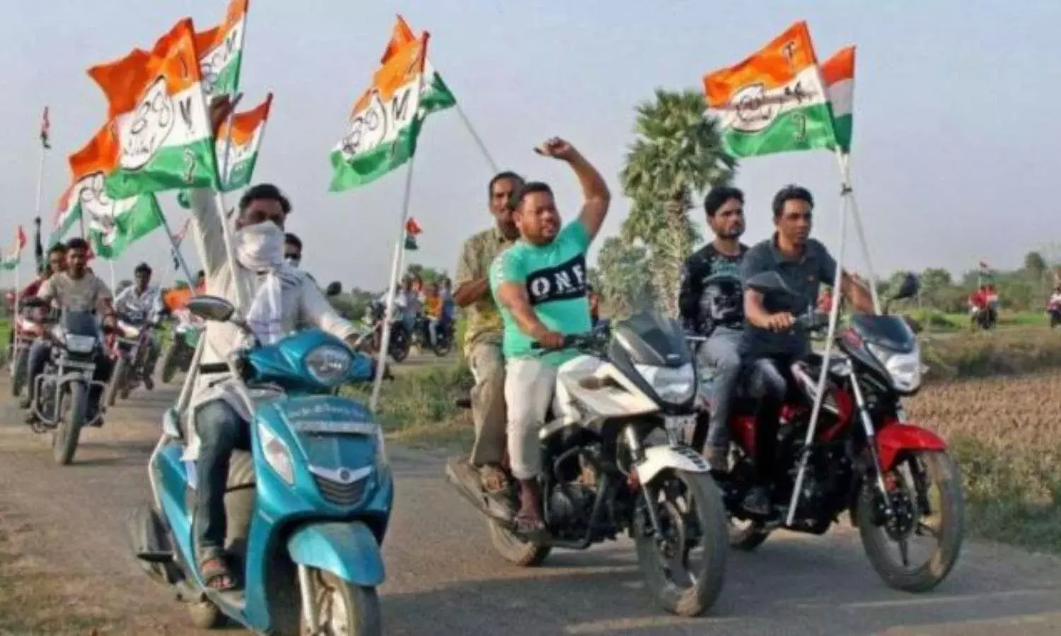 Poll Battered Congress Sinks Into a Hole Poll Battered Congress Sinks Into a Hole