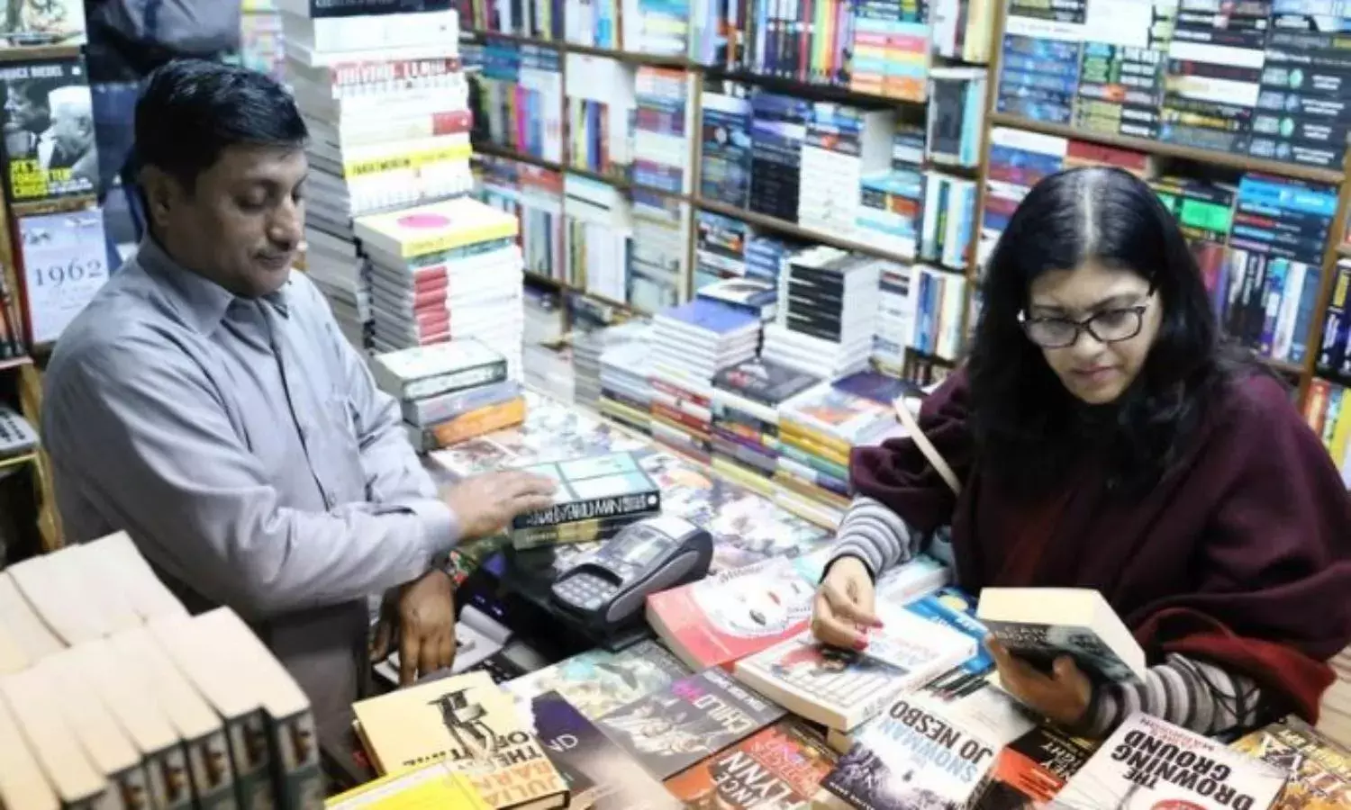 Do Not Let the Book Stores Die! Do Not Let the Book Stores Die!