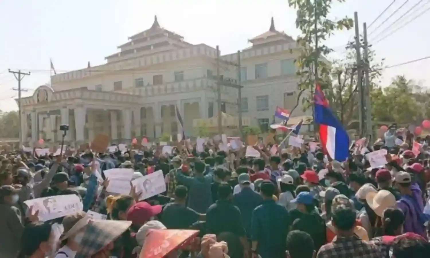 Rights Groups Call on Myanmar Military to Stop Crackdown on Journalists