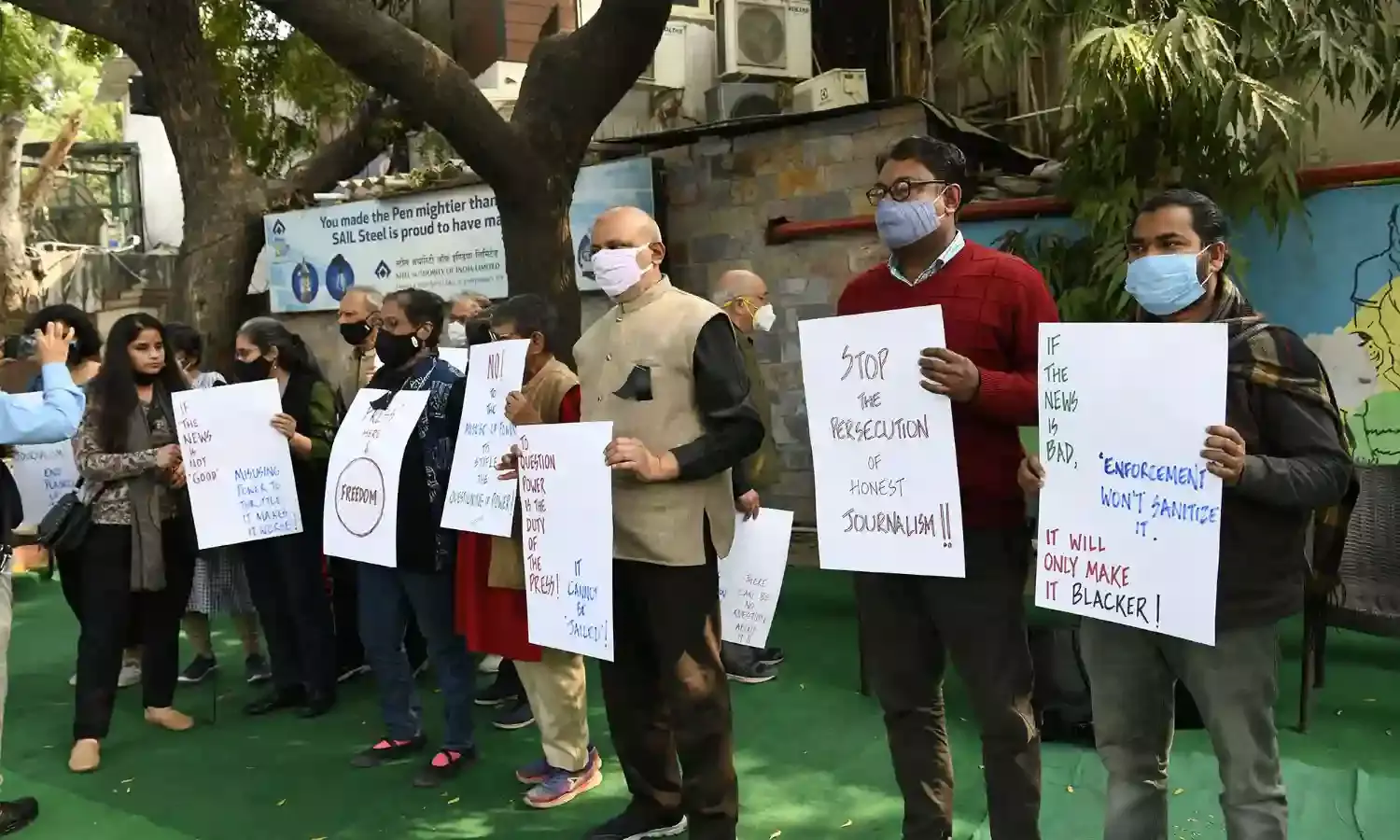 In Photos: Journalists Protest Against Raids and Arrests