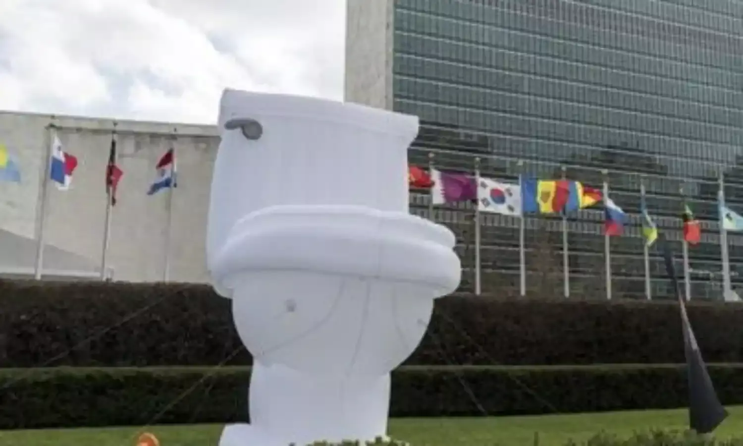 UN Diplomats Rush to the Toilet to Avoid a Politically Sensitive Vote