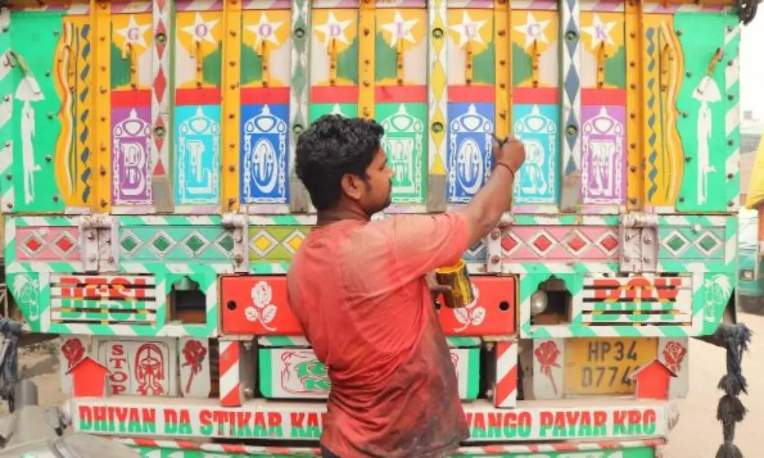 Why Truckers Paint their Trucks So Bright