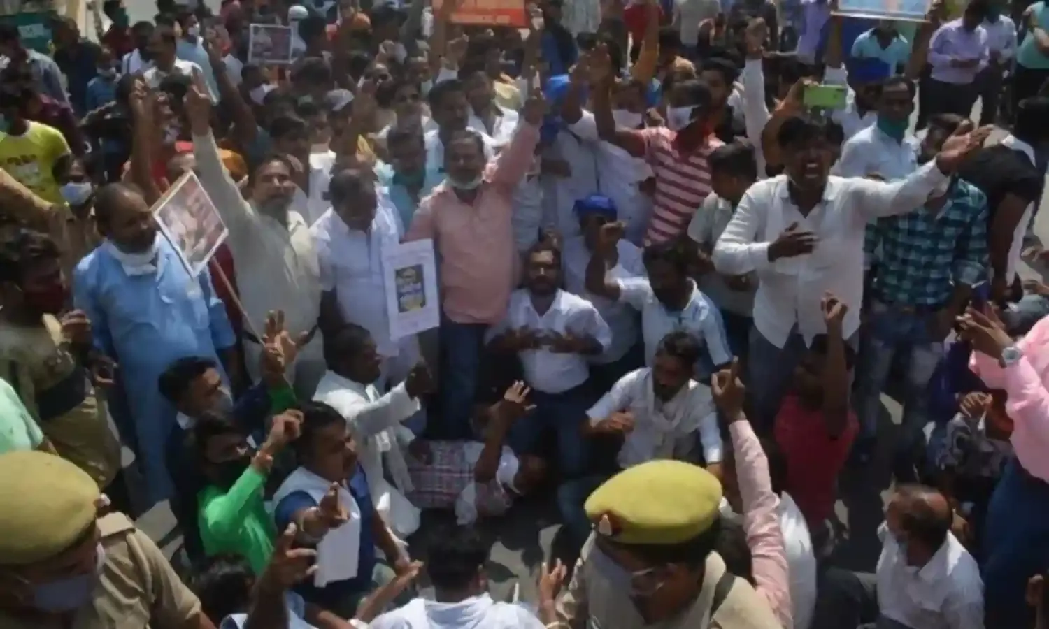 Lakhs of Sanitation Workers Strike Work Across States, Plan March to Hathras
