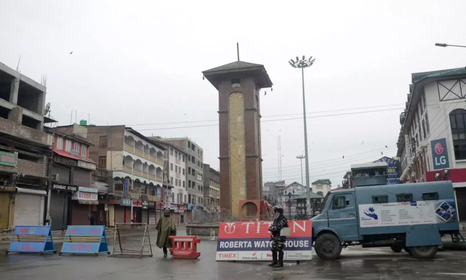 From Honeymaking to Library Cafs, Journalists Switch Professions as Doors Close in Kashmir From Honeymaking to Library Cafs, Journalists Switch Professions as Doors Close in Kashmir