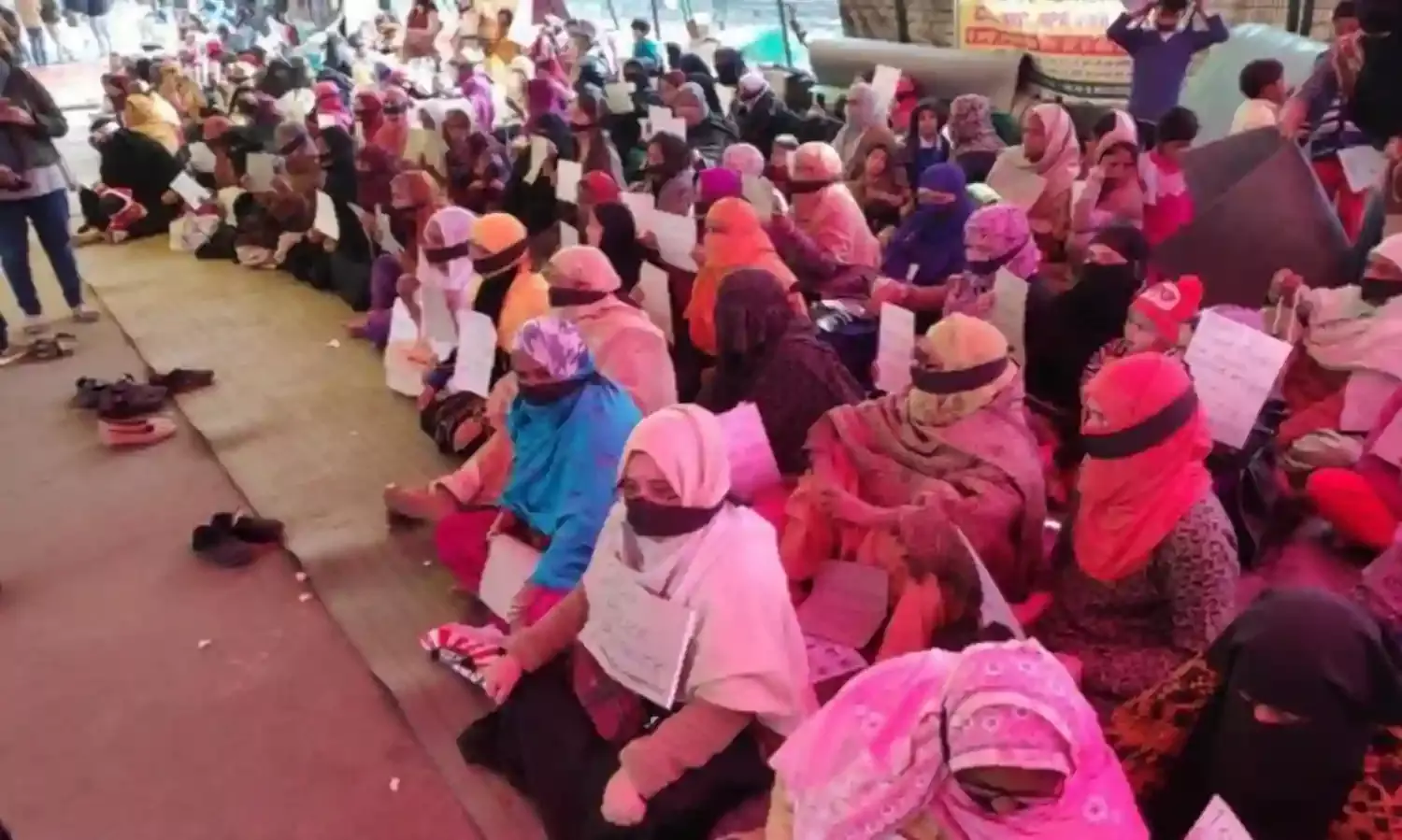 Shaheen Bagh Holds Silent Protest Against Police Brutality on Counting Day