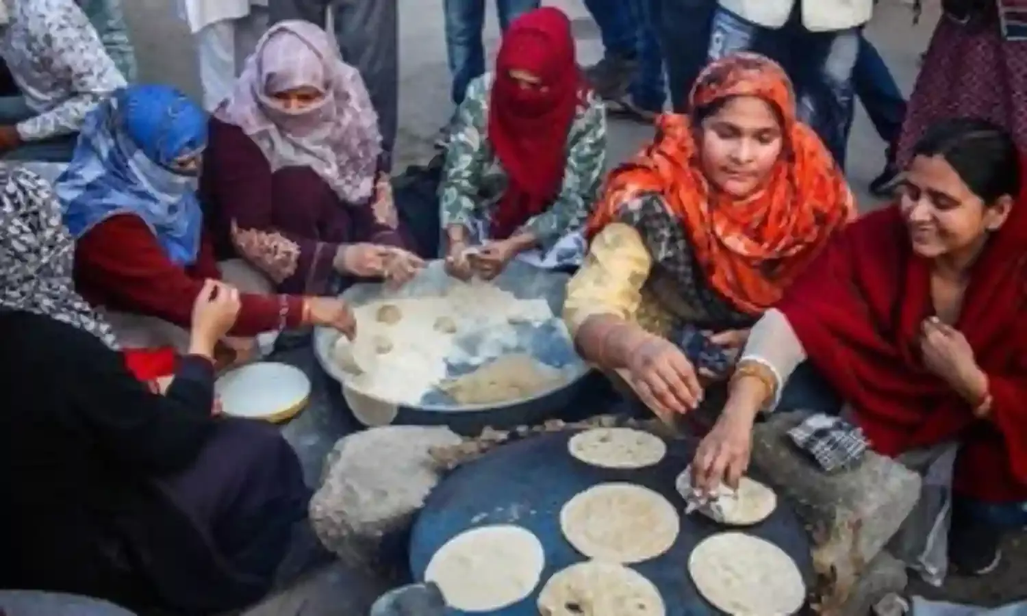 Shaheen Bagh Resonates With Unity, Sikh Jatha Joins Protest to Protect Our Sisters Shaheen Bagh Resonates With Unity, Sikh Jatha Joins Protest to Protect Our Sisters