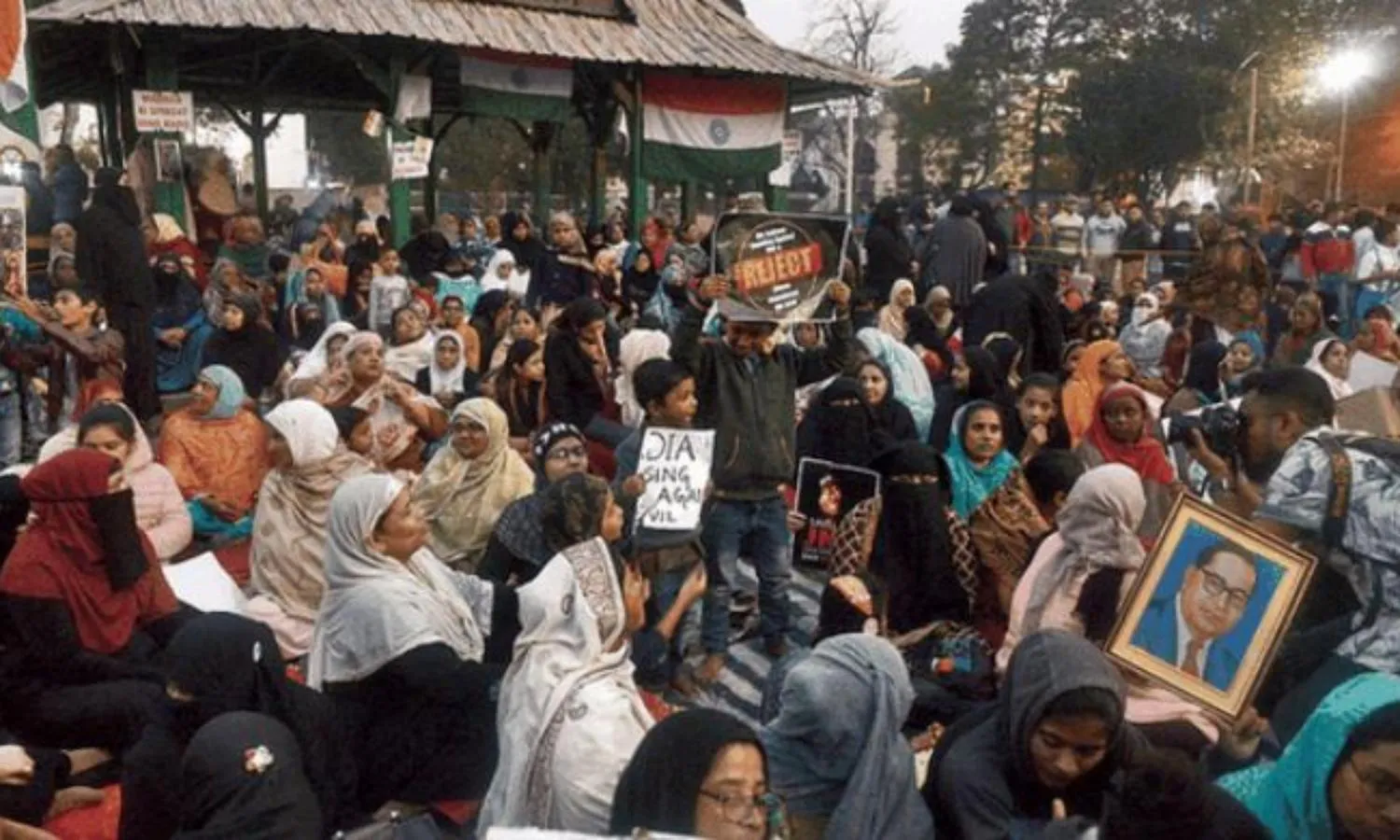 Kolkatas Shaheen Bagh: 1000s of Women Sit on Indefinite Strike Kolkatas Shaheen Bagh: 1000s of Women Sit on Indefinite Strike