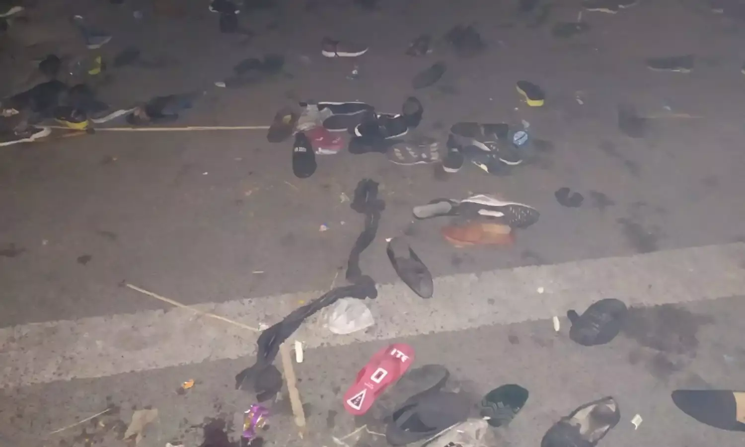 Many Detained at Delhis Daryaganj, Appeal for Help