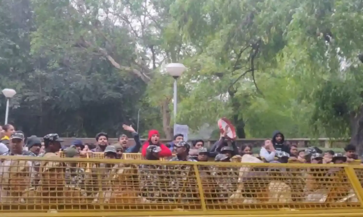 Undeterred by Attacks, Delhi University Protests Against Police Brutality Undeterred by Attacks, Delhi University Protests Against Police Brutality