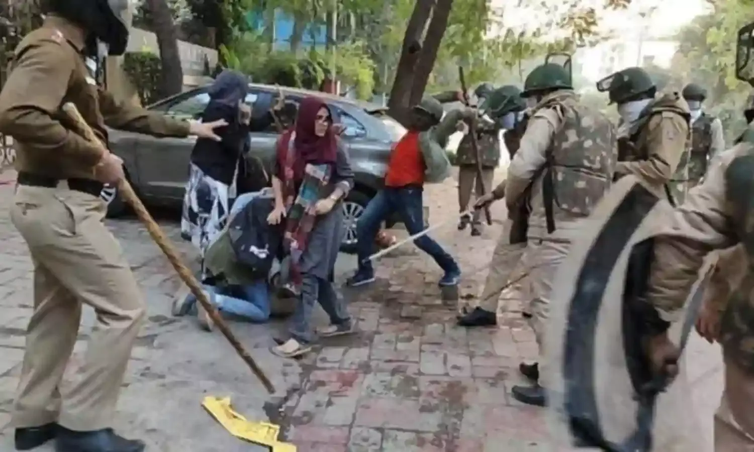 Brutal Police Crack Down on Jamia Students Inside the Campus