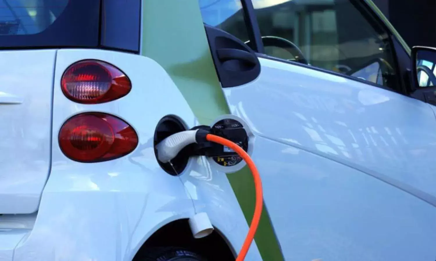 Deepika Padukone, Rajesh Agarwal Micromax CO FOUNDER, among others, invest in electric cab-hailing startup Blu Smart