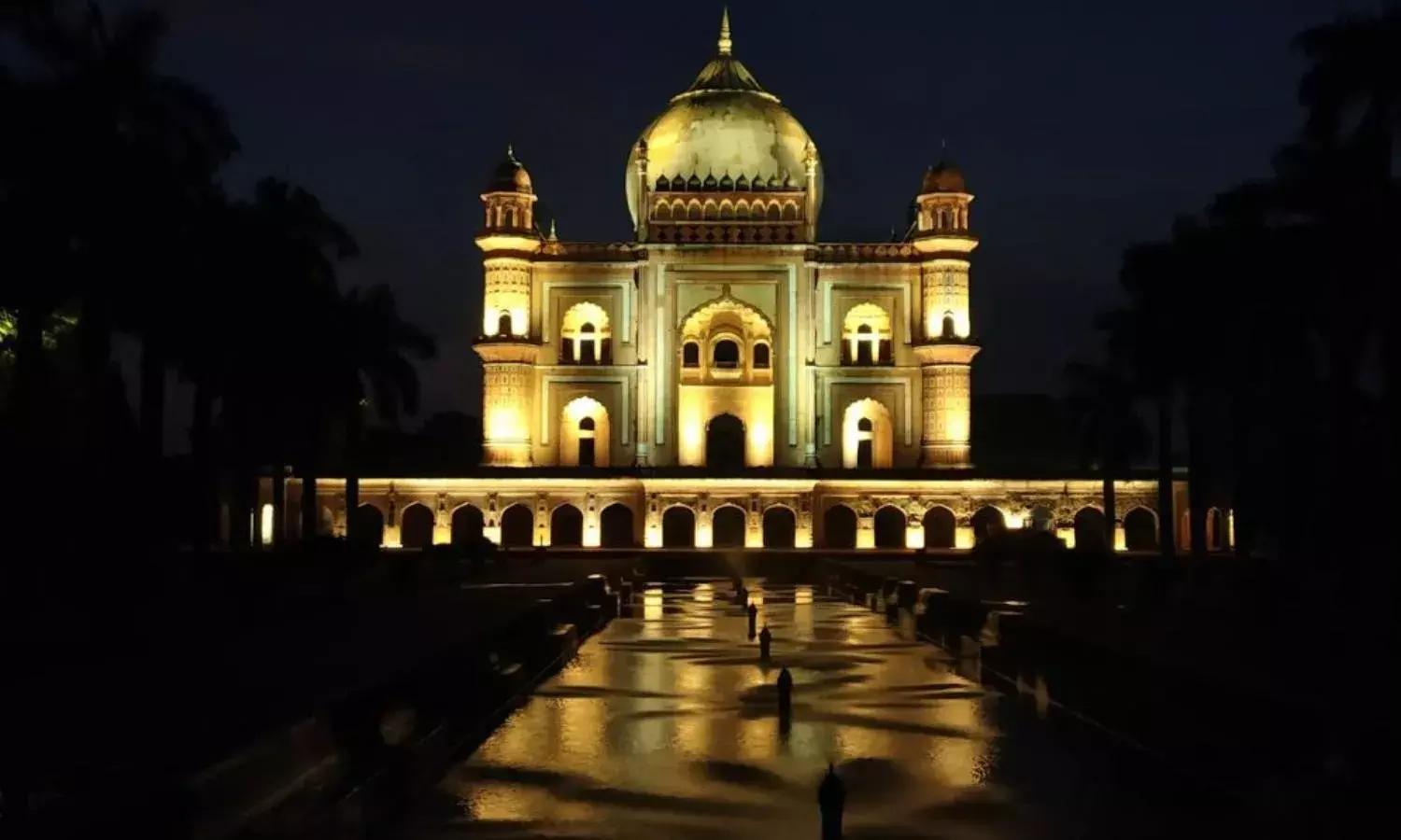 A Tomb in Paradise: Safdarjungs Tomb Breathes Beauty