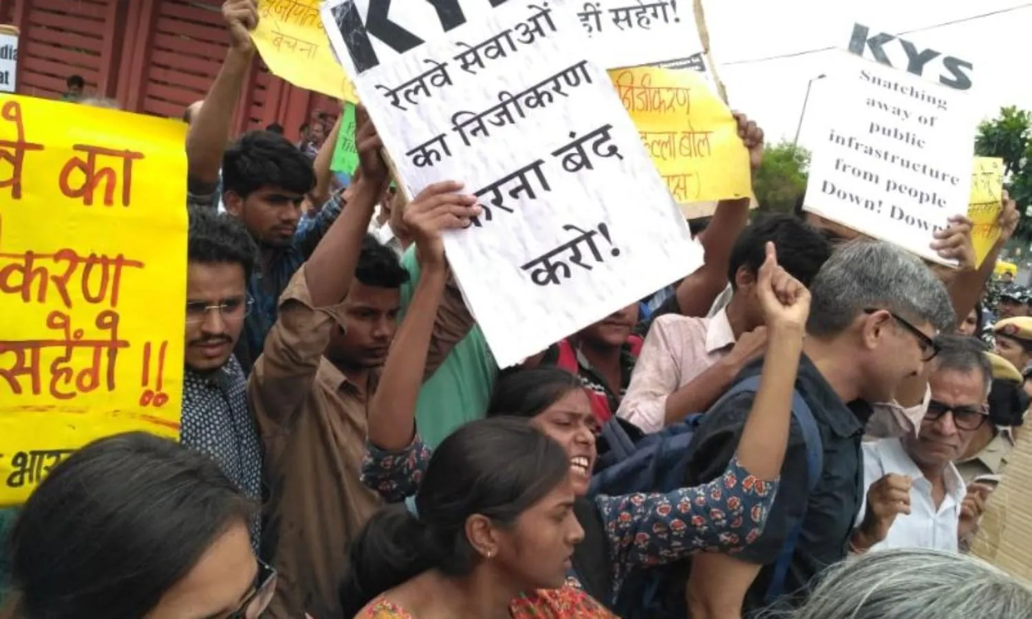 Snatching Away Public Infrastructure: Students Protest with Railway Workers Snatching Away Public Infrastructure: Students Protest with Railway Workers