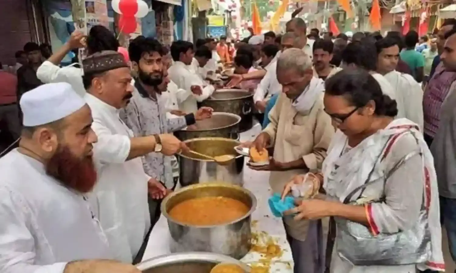 When Old Delhi Came Together to Shower Petals on A Temple Yatra and Serve Food at the Bhandaara.