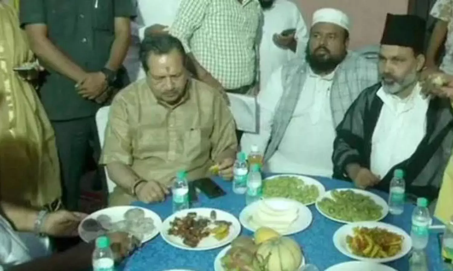 नेताओं की रोजा - इफ्तार का मकसद