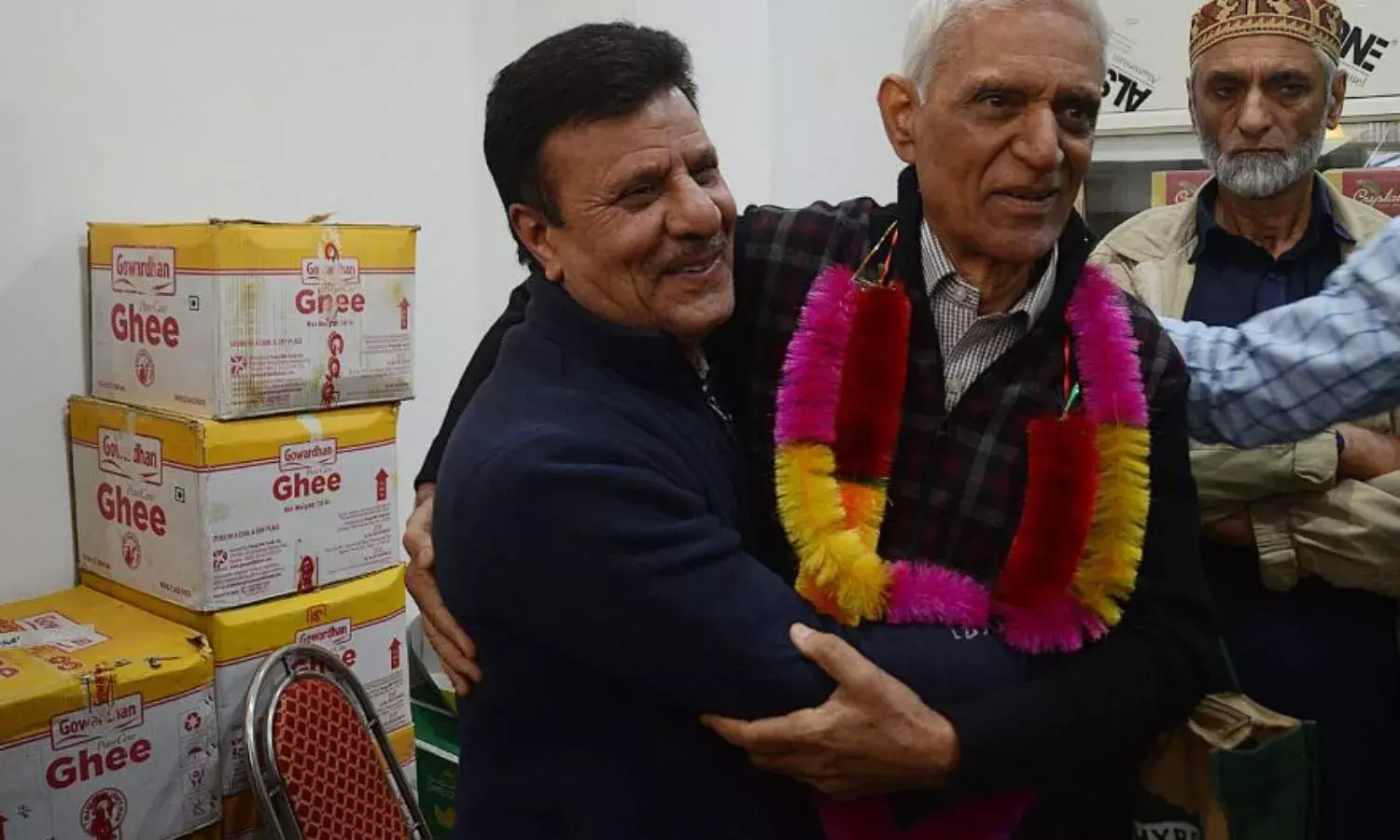 Pandit Kashmiri Businessman Returns Home to Warm Welcome from Muslim Kashmiris