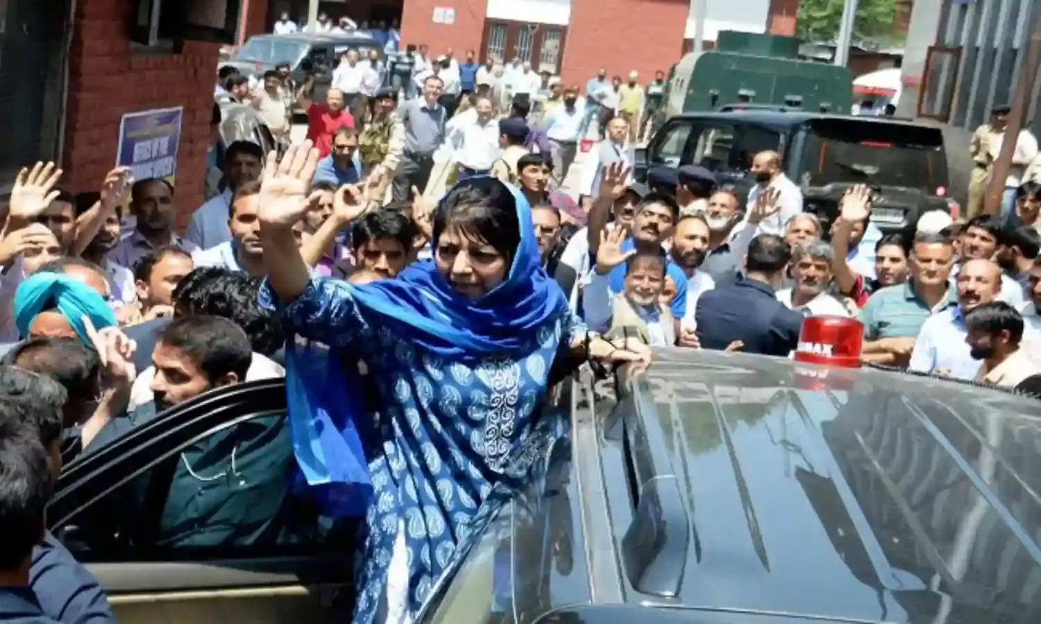महबूबा मुफ़्ती के काफिले पर अनंतनाग में हमला