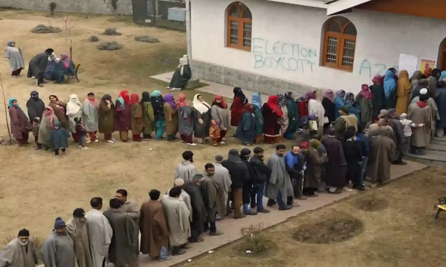 हिंसा की आशंकाओं के बीच संसदीय चुनाव के लिए तैयार कश्मीर