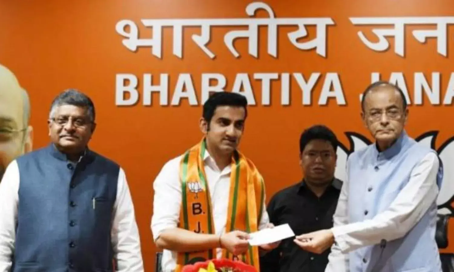 Gambhir Brings Politics to Cricket