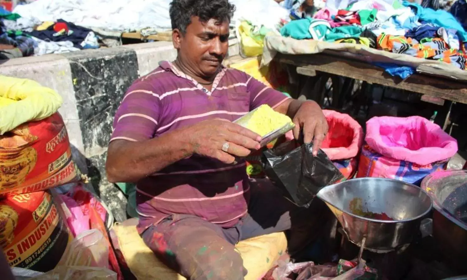 Delhi Prepares for the Festival of Colours