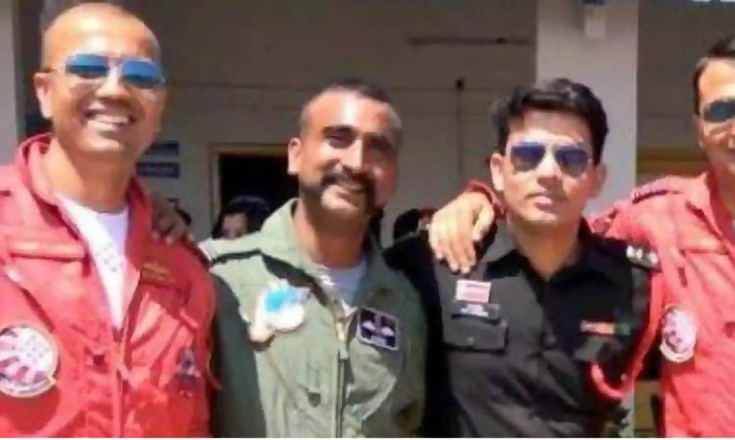 PM Imran Khan Releases Wing Cdr Varthaman as “Peace Gesture” to Applause in Both India and Pakistan PM Imran Khan Releases Wing Cdr Varthaman as “Peace Gesture” to Applause in Both India and Pakistan