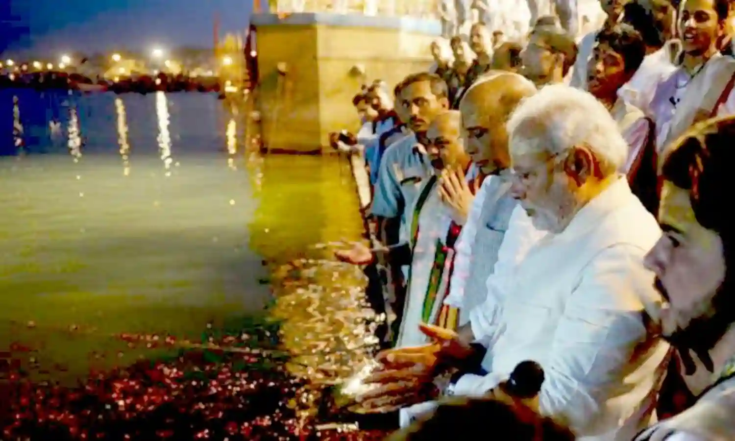 गंगा के व्यवसायिक दोहन के नशे में चूर भाजपा