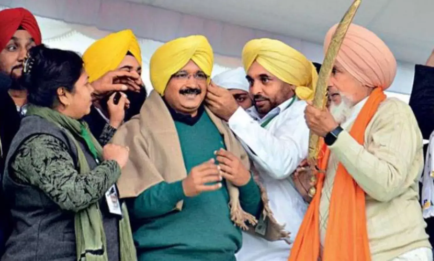 Who Stands to Gain from the Scattered Political Landscape of Punjab Who Stands to Gain from the Scattered Political Landscape of Punjab