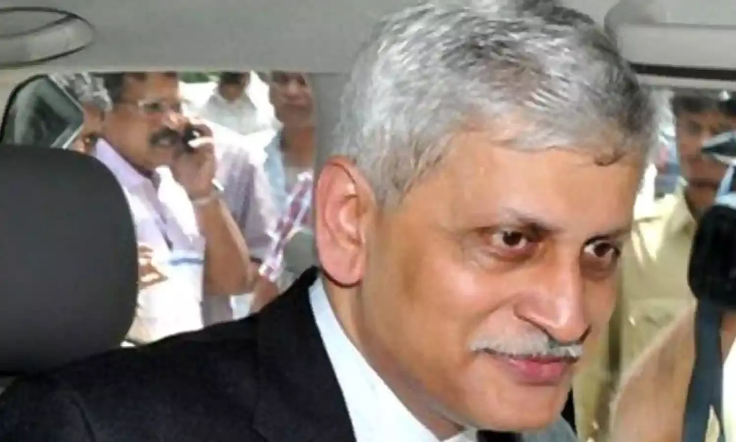 न्यायमूर्ति ललित ने अयोध्या मामले की सुनवाई से खुद को क्यों अलग किया? न्यायमूर्ति ललित ने अयोध्या मामले की सुनवाई से खुद को क्यों अलग किया?