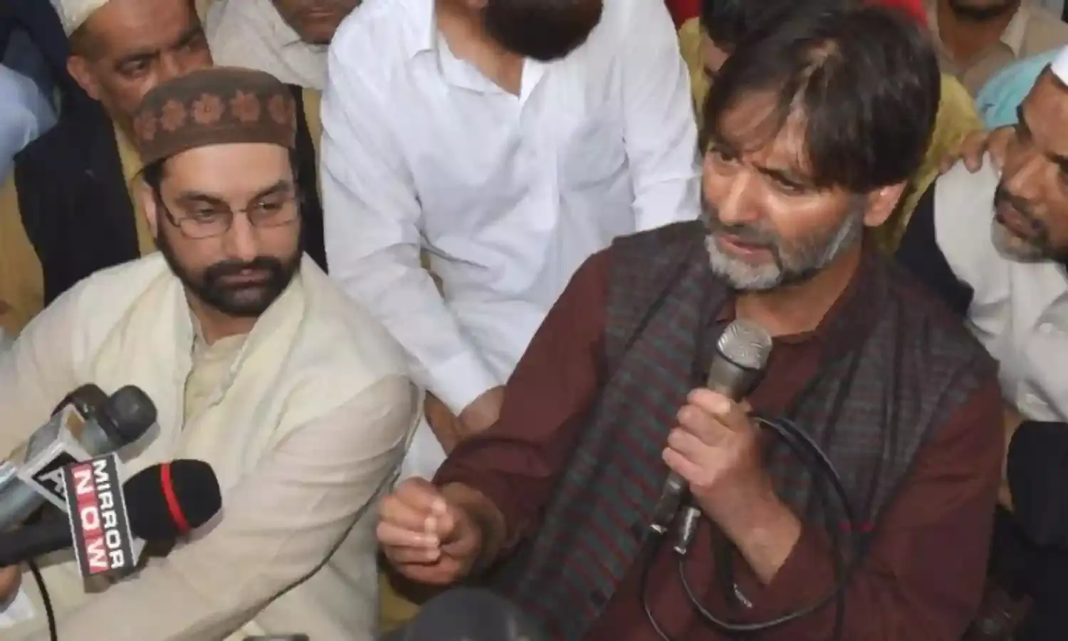 In a First, New Delhi Allows Mirwaiz and Malik to Lead Rally in Srinagar