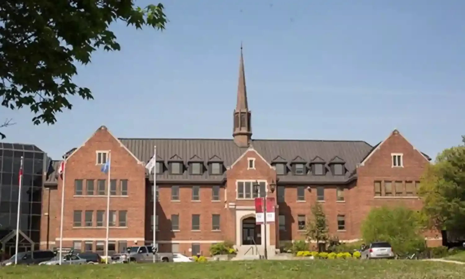 What are the student research opportunities provided at Algoma University?