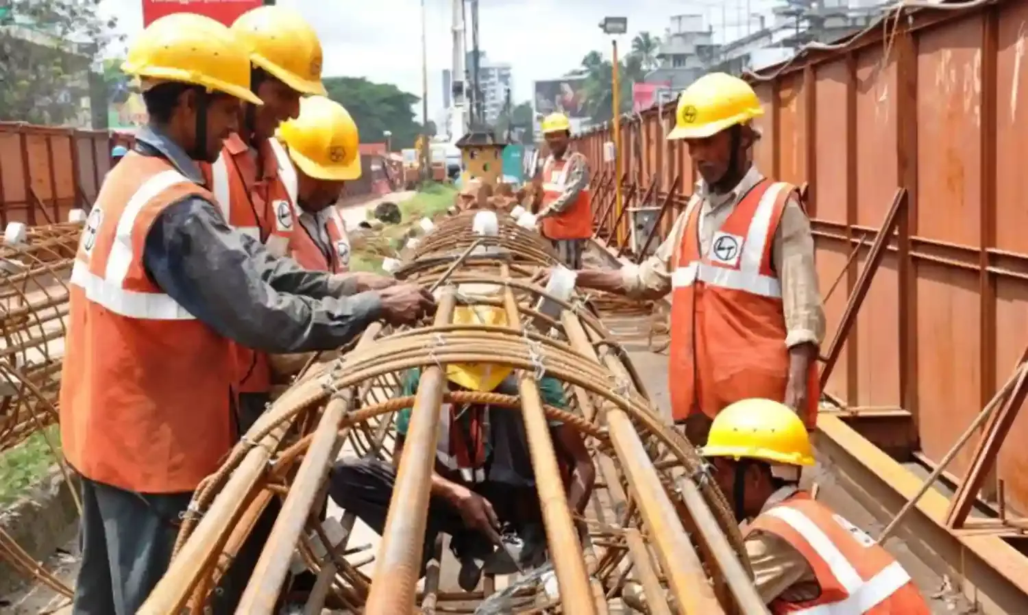 मजदूरों की नौकरी पर बढ़ता खतरा