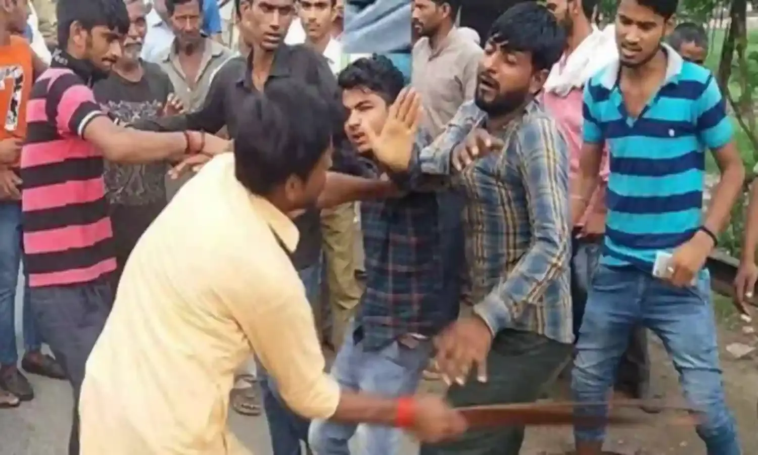 गुजरात में स्वयंभू “गौ – रक्षकों” का आतंक !